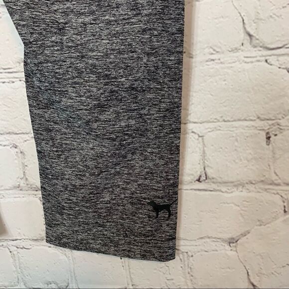 Victoria’s Secret Pink ultimate yoga gray workout capris size XS - Picture 5 of 6